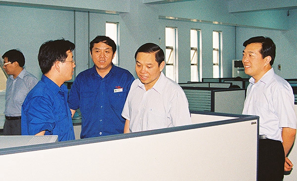 河南省委常委、常务副省长李克在公司技术中心视察工作
